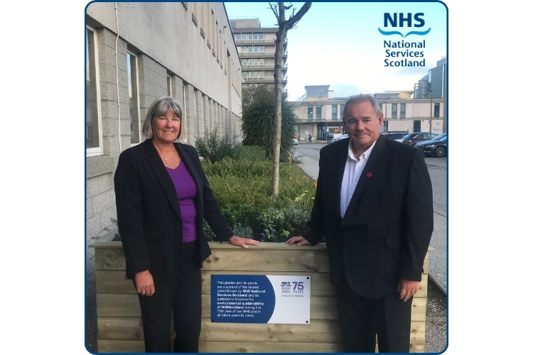 NSS Chief Executive Mary Morgan (left) and NSS Board Chair Keith Redpath (right) pictured with newly installed planter at the Scottish National Blood Transfusion Service, Foresterhill building based in Aberdeen.